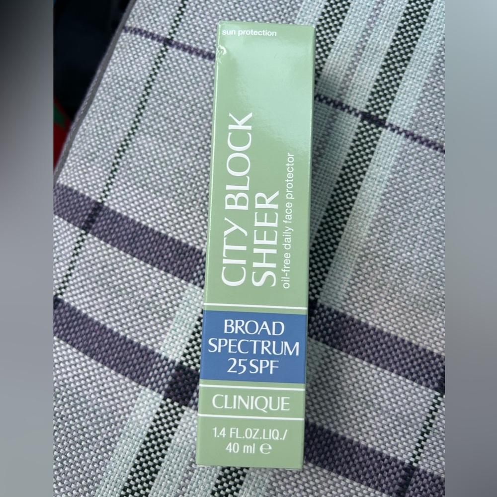 New Clinique City Block Sheer SPF 25 1.4 oz / 40 ml FULL size.2025 fresh !